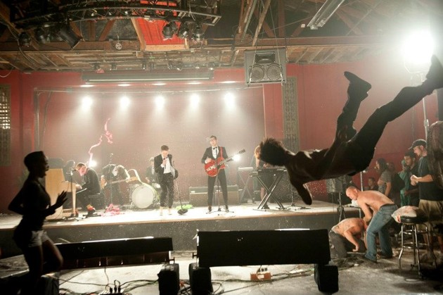 Gambar Foto Fun. di Behind The Scenes Video Musik 'We Are Young'