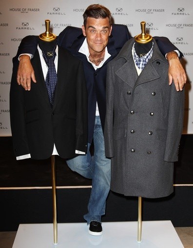 Gambar Foto Robbie Williams Saat Launching Pakaian Miliknya