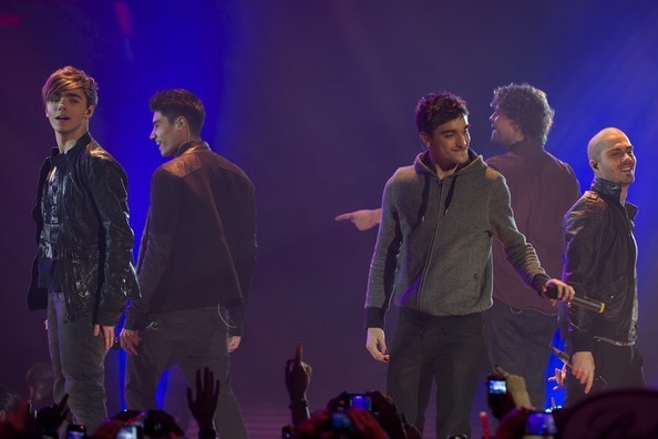 Gambar Foto The Wanted Melakukan Pertujukan di Atas Panggung Selama Acara 40 Principales Awards 2011 Berlangsung