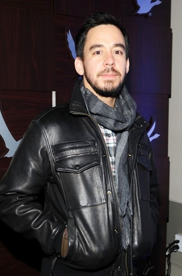 Gambar Foto Mike Shinoda dari Linkin Park di 'The Raid' Cocktail Party