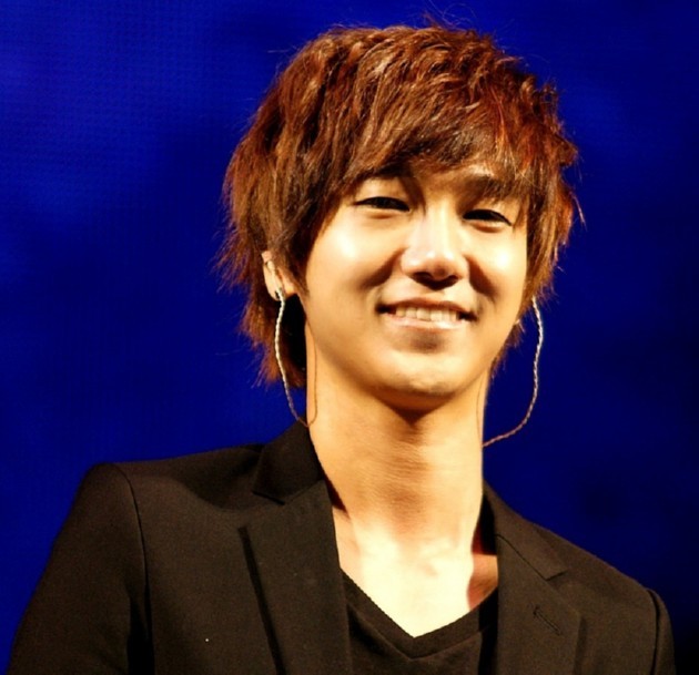 Gambar Foto Yesung Saat Beraksi di Atas Panggung