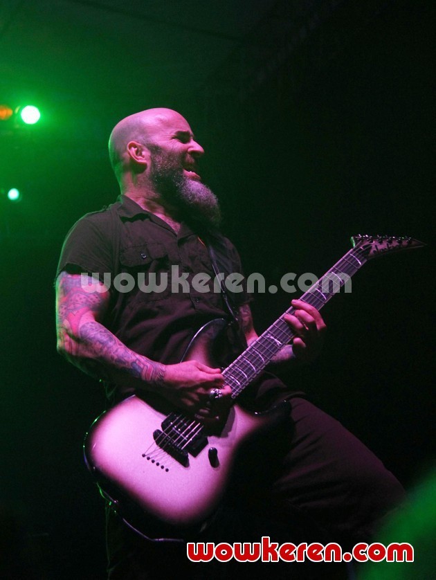 Gambar Foto Aksi Panggung Anthrax di Pantai Carnaval, Ancol