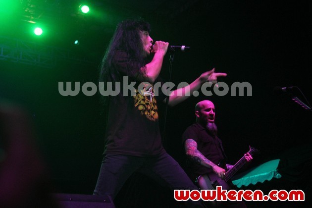 Gambar Foto Aksi Panggung Anthrax di Pantai Carnaval, Ancol