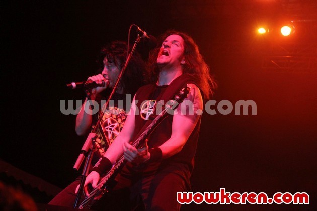 Gambar Foto Aksi Panggung Anthrax di Pantai Carnaval, Ancol