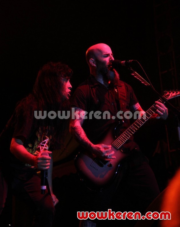 Gambar Foto Aksi Panggung Anthrax di Pantai Carnaval, Ancol