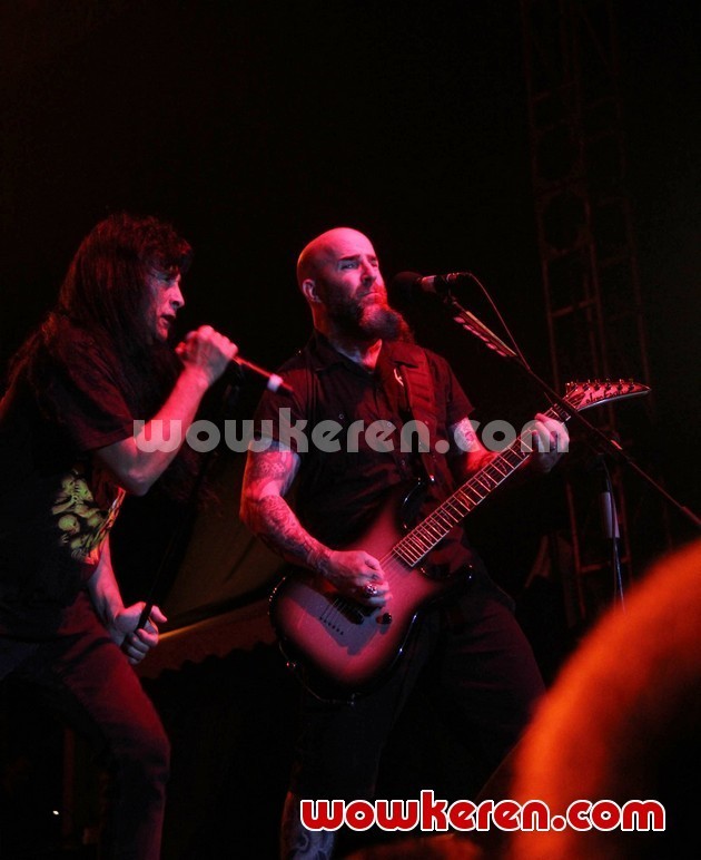 Gambar Foto Aksi Panggung Anthrax di Pantai Carnaval, Ancol