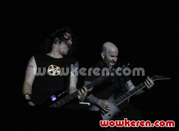 Gambar Foto Aksi Panggung Anthrax di Pantai Carnaval, Ancol