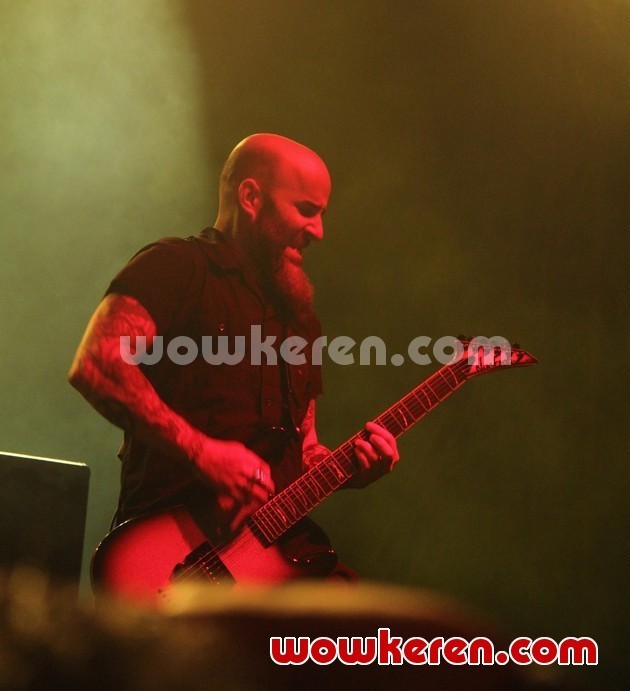 Gambar Foto Aksi Panggung Anthrax di Pantai Carnaval, Ancol