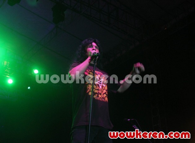 Gambar Foto Aksi Panggung Anthrax di Pantai Carnaval, Ancol