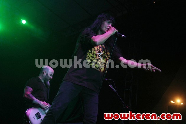 Gambar Foto Aksi Panggung Anthrax di Pantai Carnaval, Ancol