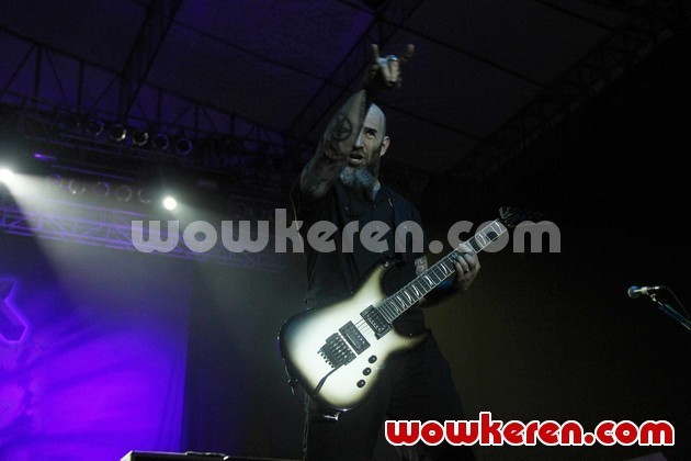Gambar Foto Aksi Panggung Anthrax di Pantai Carnaval, Ancol