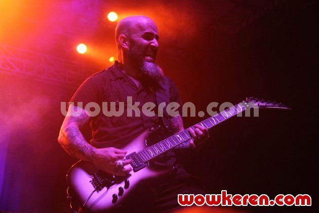 Gambar Foto Aksi Panggung Anthrax di Pantai Carnaval, Ancol