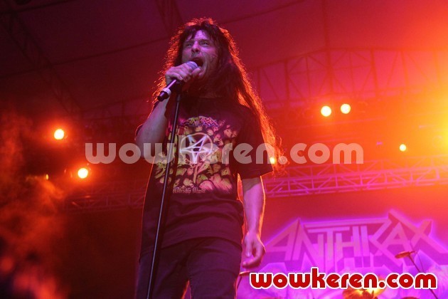 Gambar Foto Aksi Panggung Anthrax di Pantai Carnaval, Ancol
