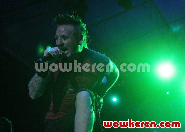 Gambar Foto Aksi Panggung Anthrax di Pantai Carnaval, Ancol