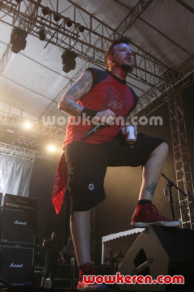 Gambar Foto Aksi Panggung Anthrax di Pantai Carnaval, Ancol