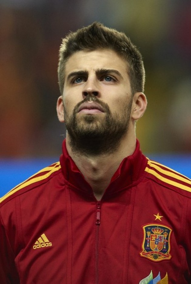 Gambar Foto Gerard Pique di International Friendly Match