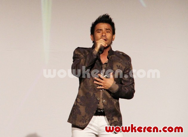Gambar Foto Judika di Konser 'Simfoni Dua Rasa, Kolaborasi Dua Genre'