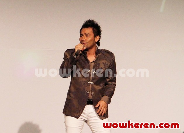 Gambar Foto Judika di Konser 'Simfoni Dua Rasa, Kolaborasi Dua Genre'