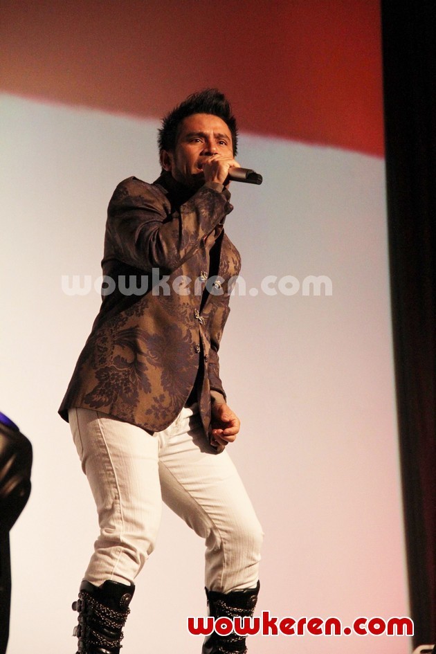 Gambar Foto Judika di Konser 'Simfoni Dua Rasa, Kolaborasi Dua Genre'
