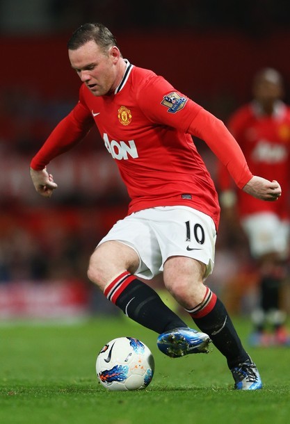 Gambar Foto Wayne Rooney di Liga Premier Inggris Melawan Fulham