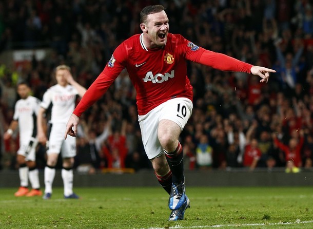 Gambar Foto Wayne Rooney di Liga Premier Inggris Melawan Fulham