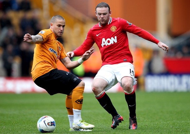 Gambar Foto Wayne Rooney di Liga Premier Inggris Melawan Wolverhampton Wanderers