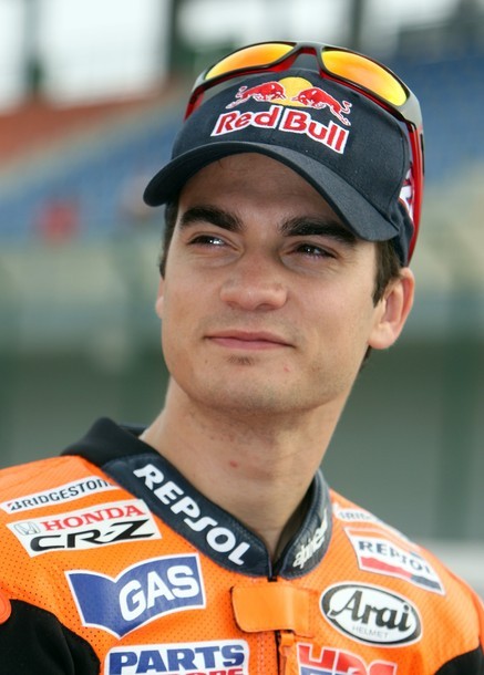 Gambar Foto Dani Pedrosa Berpose untuk Foto Kejuaraan MotoGP Qatar