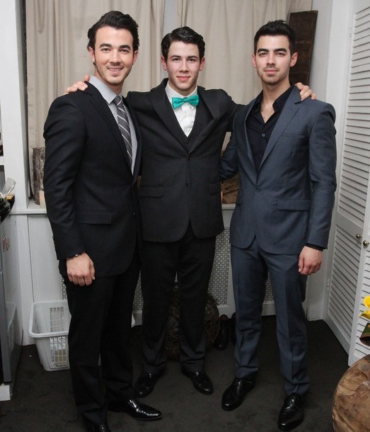 Gambar Foto Joe Jonas, Kevin Jonas dan Nick Jonas di Belakang Panggung