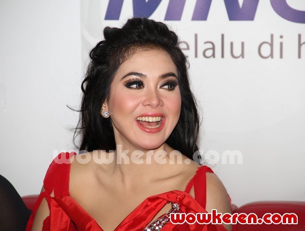Gambar Foto Syahrini Saat Ditemui di MNCTV Pondok Gede