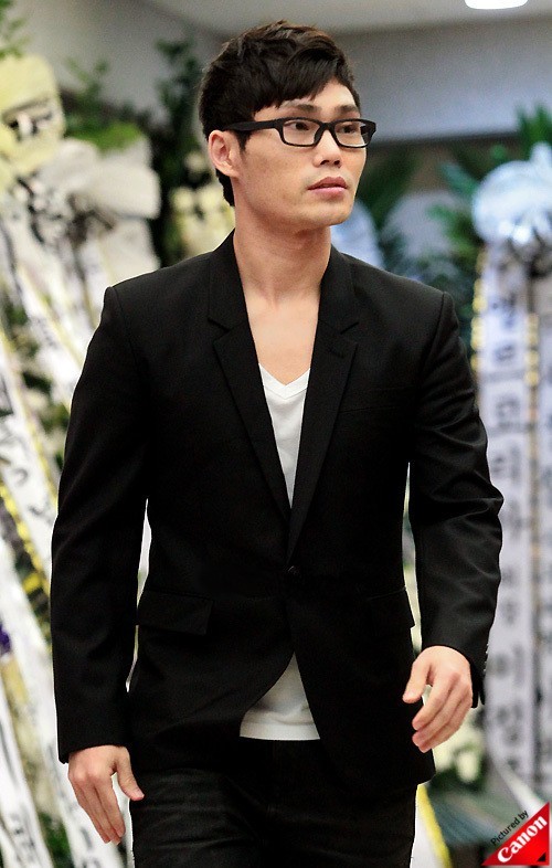 Foto Kim Bum Soo Photoshoot untuk Promo Album 'Hwang Project' - Foto 2