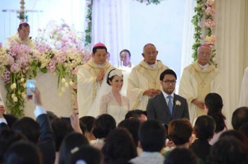 Gambar Foto Cathy Sharon dan Eka Kusuma Menikah di Gereja Fransiskus Xaverius