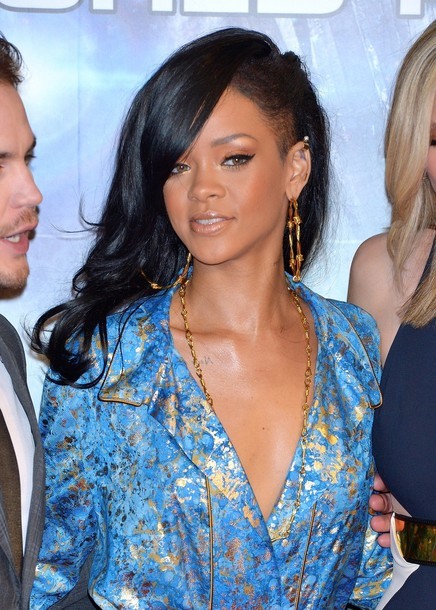 Gambar Foto Rihanna di Premiere Jepang 'Battleship'