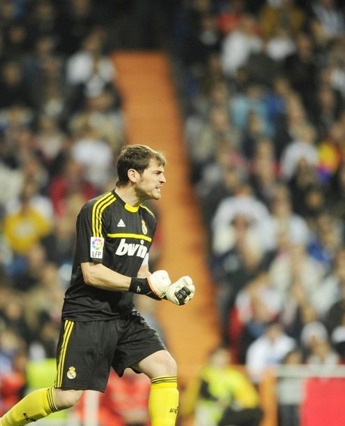 Gambar Foto Aksi Iker Casillas di Liga Spanyol dalam Laga Melawan Real Sociedad