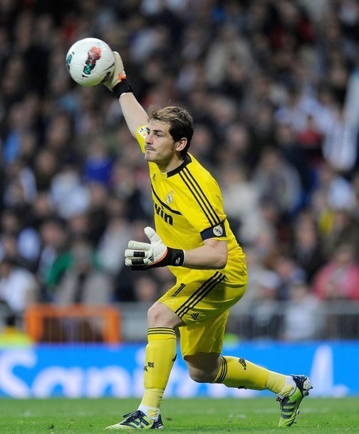 Gambar Foto Iker Casillas di Liga Spanyol Melawan Valencia