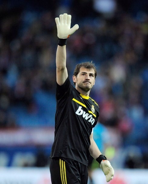 Gambar Foto Aksi Iker Casillas di La Liga Spanyol Melawan Atletico