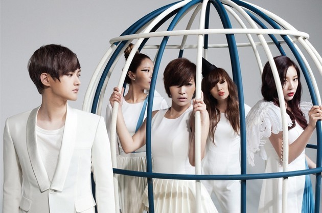 Gambar Foto Sunny Hill di Promo Album 'Midnight Circus'