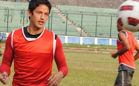 Gambar Foto Irfan Bachdim Saat Latihan Bersama Persema Malang