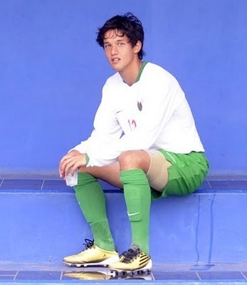 Gambar Foto Irfan Bachdim Saat Membela Persema