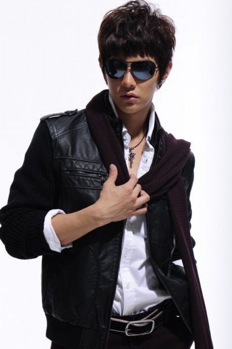 Gambar Foto Jiro Wang Menjadi Model di Katalog Fashion