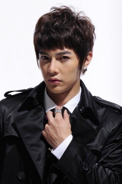 Gambar Foto Jiro Wang Menjadi Model di Katalog Fashion