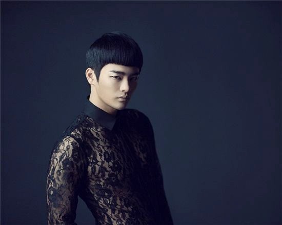 Gambar Foto Seo In Guk di Promo Album 'Broken'