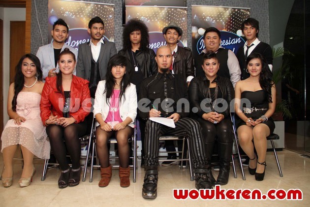 Gambar Foto Ahmad Dhani Bersama Ke-11 Finalis Indonesian Idol 2012