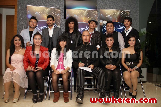 Gambar Foto Ahmad Dhani Bersama Ke-11 Finalis Indonesian Idol 2012