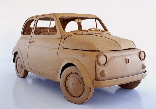 Gambar Foto Fiat 500 Versi Chris Gilmour Terbuat dari Kardus