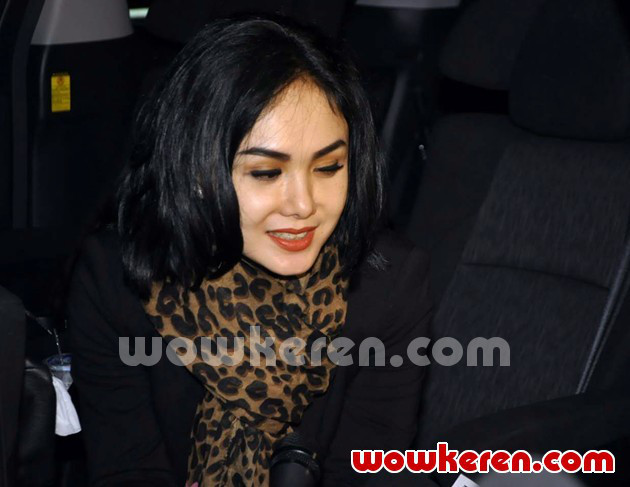 Gambar Foto Yuni Shara Saat Ditemui di Bandara Soekarno-Hatta