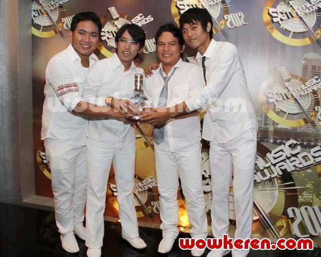 Gambar Foto Wali Raih Penghargaan Album Pop Duo/Group Ngetop