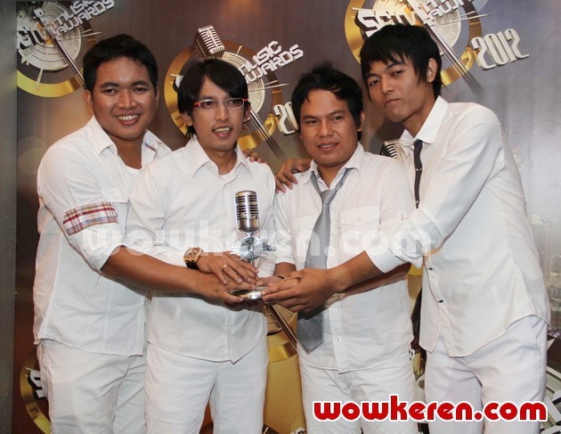 Gambar Foto Wali Raih Penghargaan Album Pop Duo/Group Ngetop