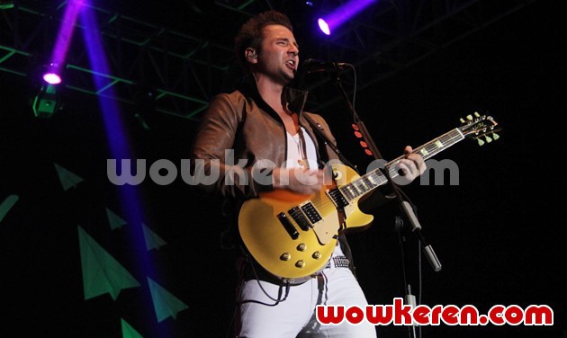 Gambar Foto Konser Secondhand Serenade di Indonesia