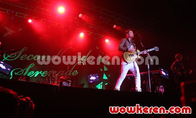 Gambar Foto Konser Secondhand Serenade di Indonesia