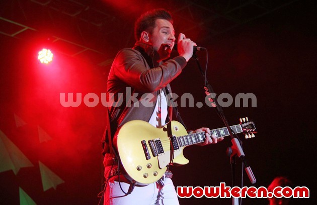 Gambar Foto Konser Secondhand Serenade di Indonesia